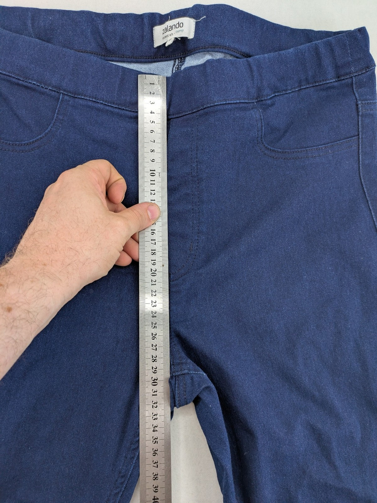 Zalando Essentials blue straight jeans with classic 5-pocket design and elastic waistband.