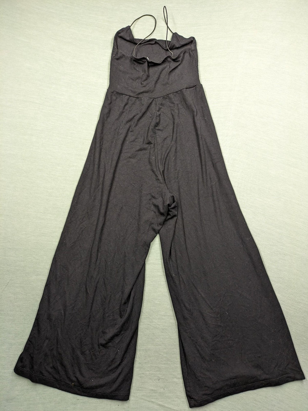 Amisu black jumpsuit with wide legs, spaghetti straps, and soft viscose fabric.