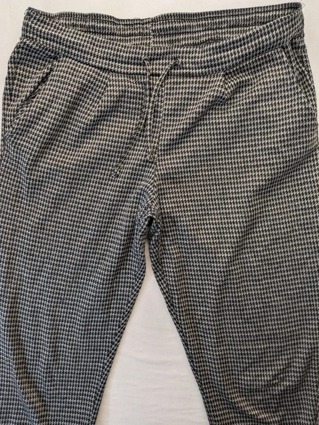 UP2FASHION beige and brown houndstooth pants with adjustable drawstring and soft stretch material.