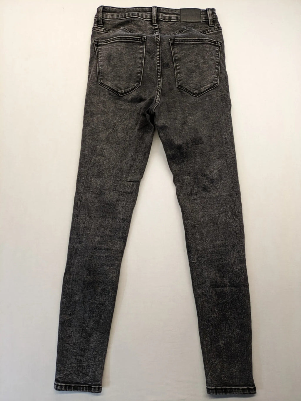 Bershka grey-black skinny jeans high waist acid wash with classic 5-pocket design.
