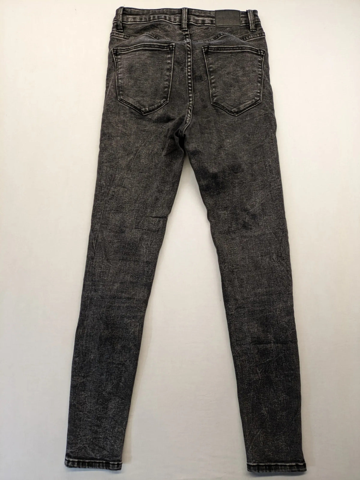 Bershka grey-black skinny jeans high waist acid wash with classic 5-pocket design.