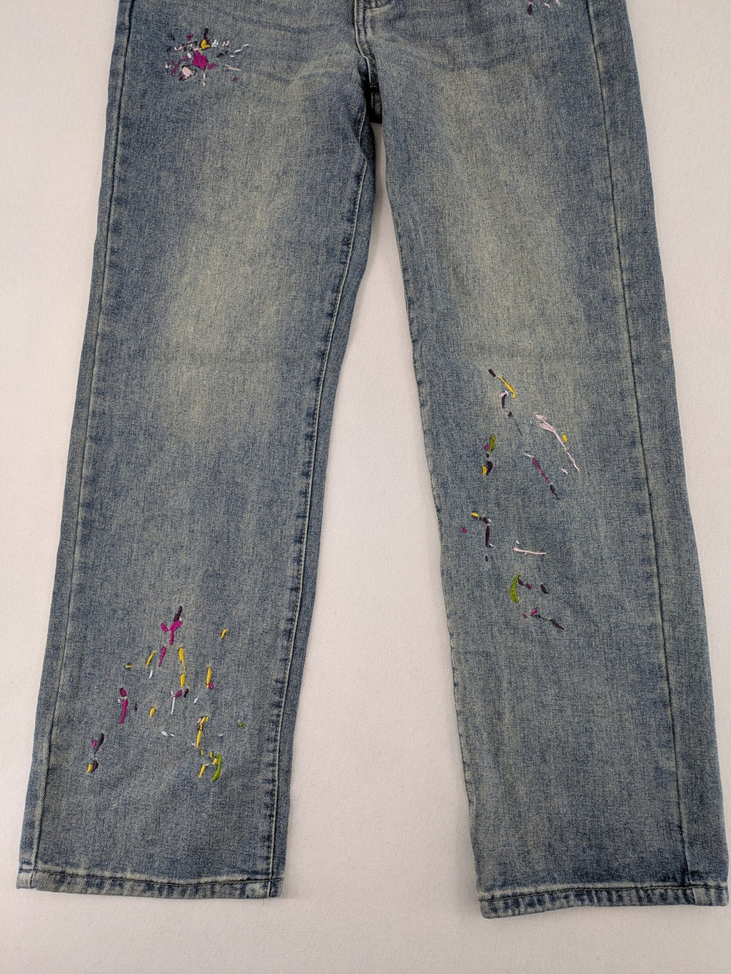 Straight Leg blue straight jeans high waist with colorful embroidered splashes