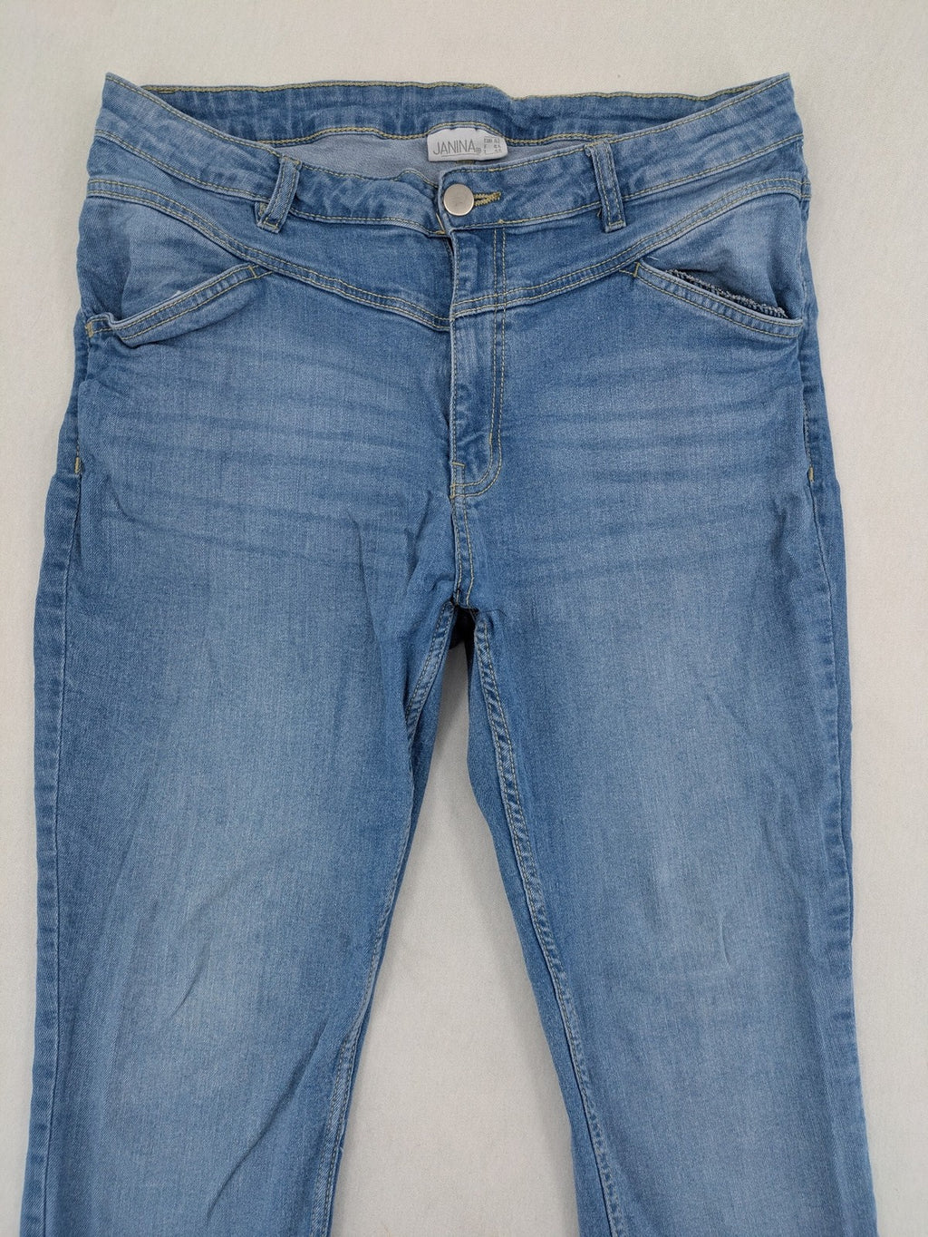 Janina blue skinny fit jeggings with elastic waistband and angled front pockets.