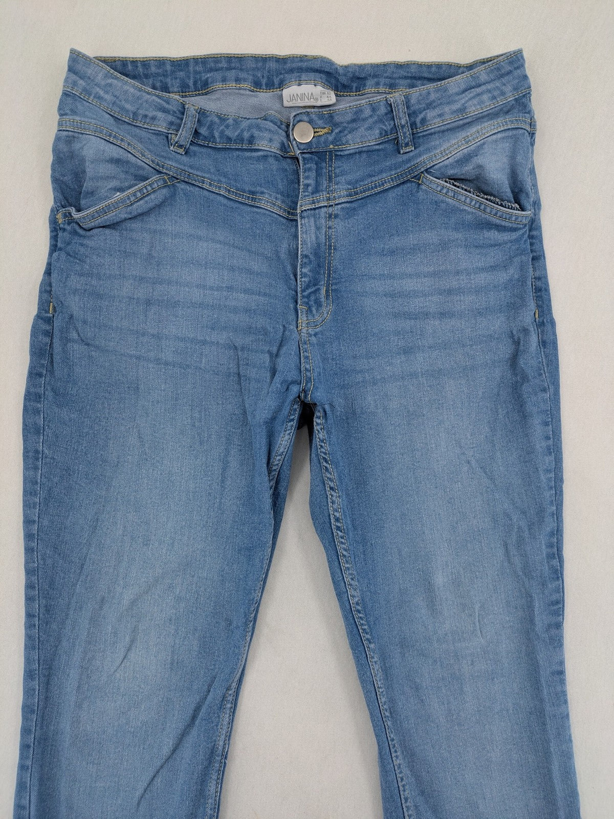 Janina blue skinny fit jeggings with elastic waistband and angled front pockets.