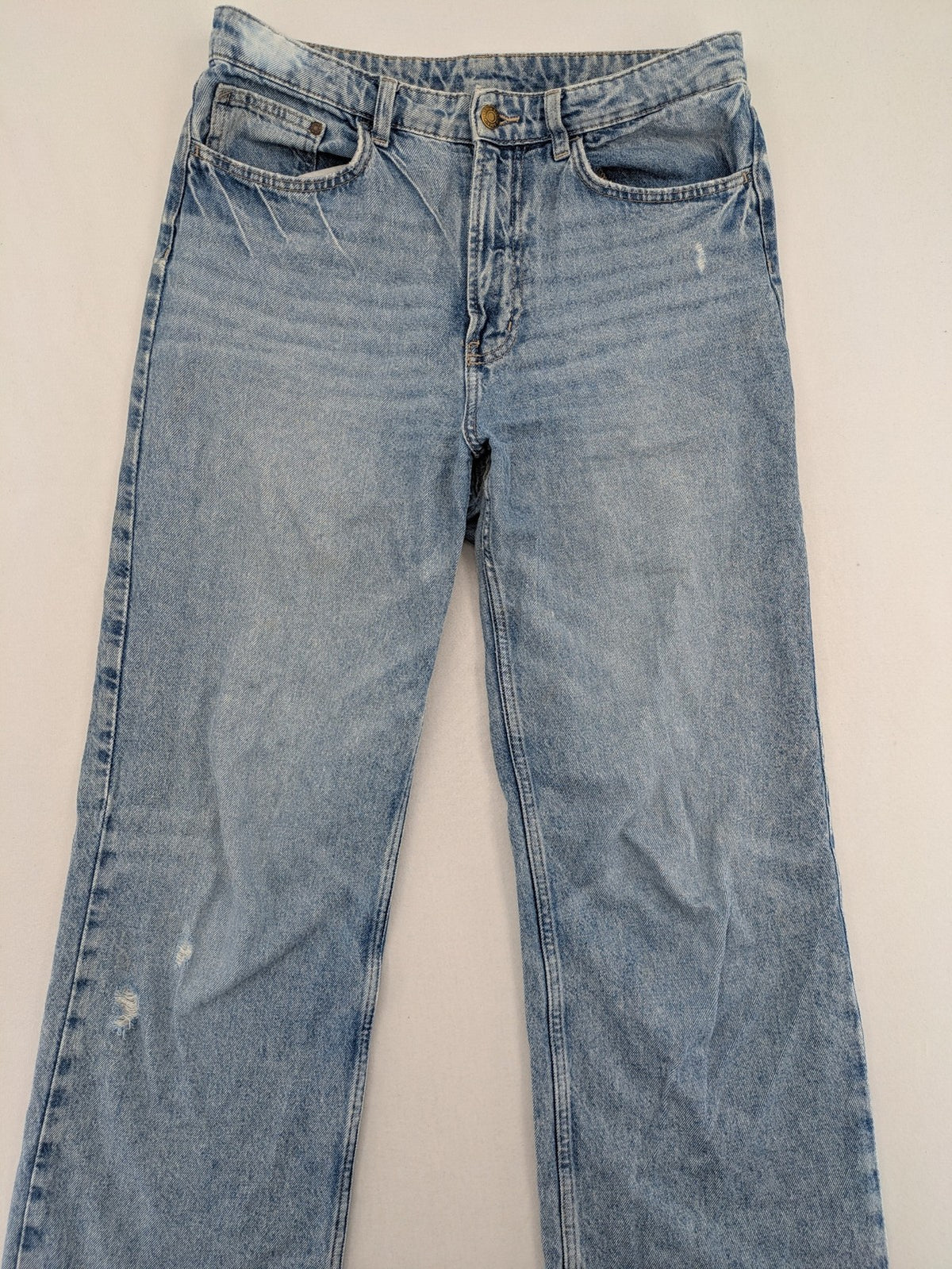 H&M blue wide leg jeans with distressed details and high waist, 100% cotton.