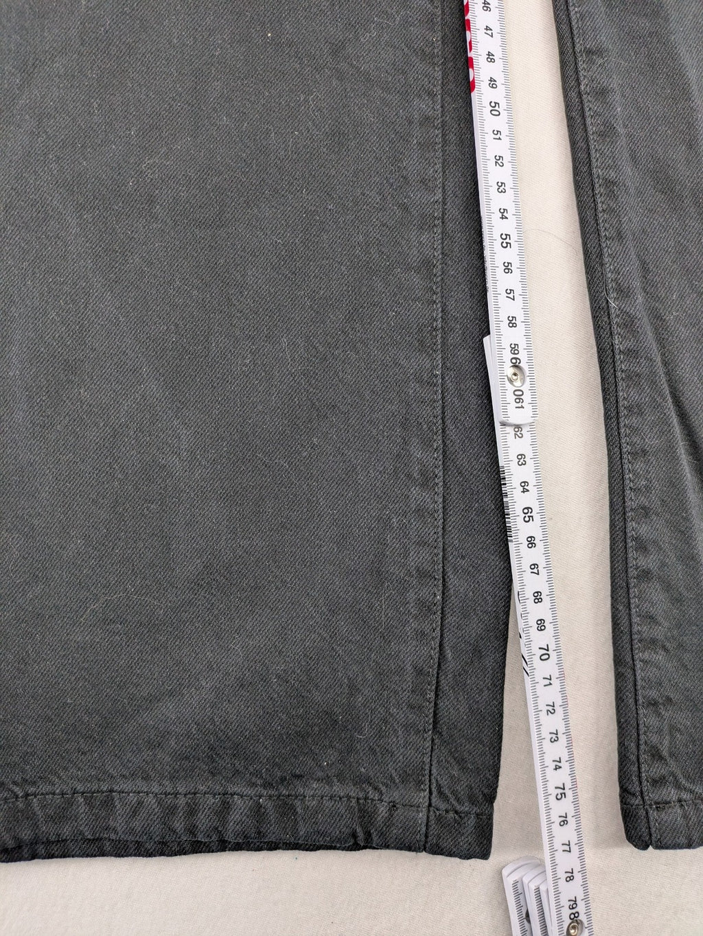Bershka grey wide leg jeans high waist with classic 5-pocket design and button closure.