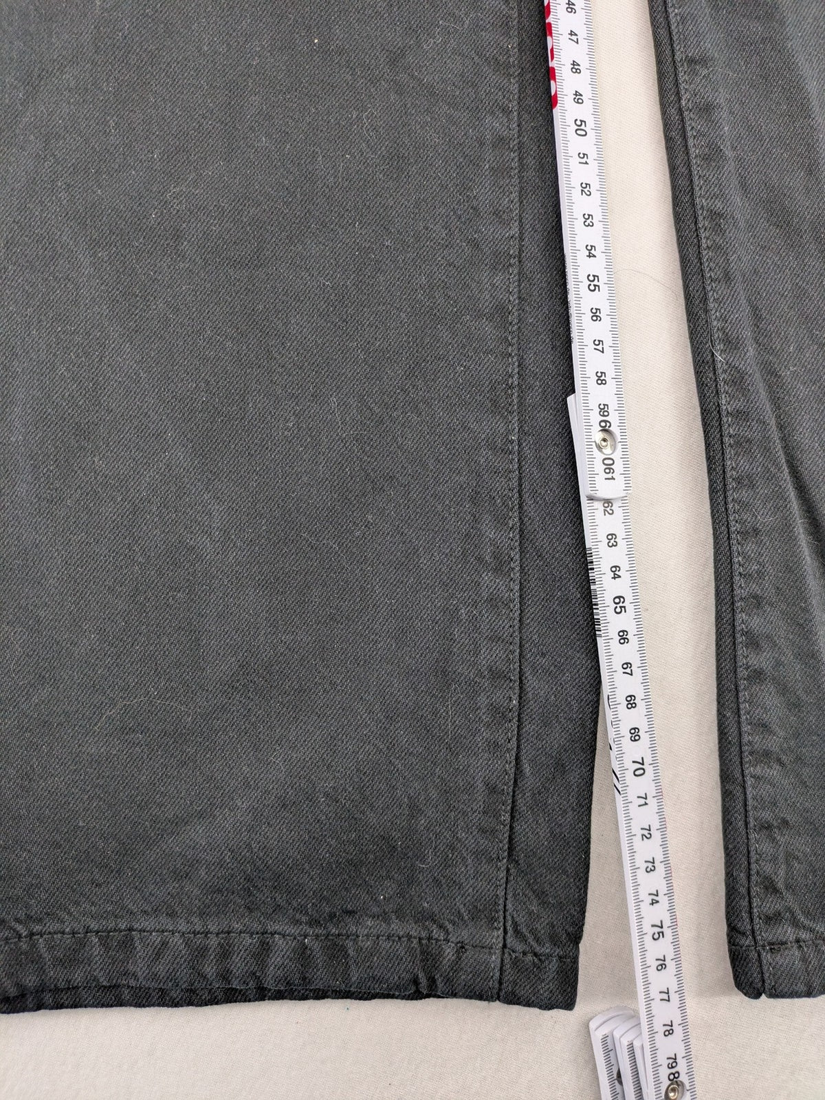 Bershka grey wide leg jeans high waist with classic 5-pocket design and button closure.