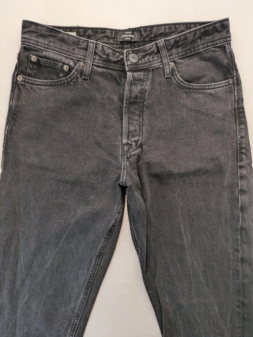 Jack & Jones grey loose fit jeans with classic button fly and 5-pocket design.