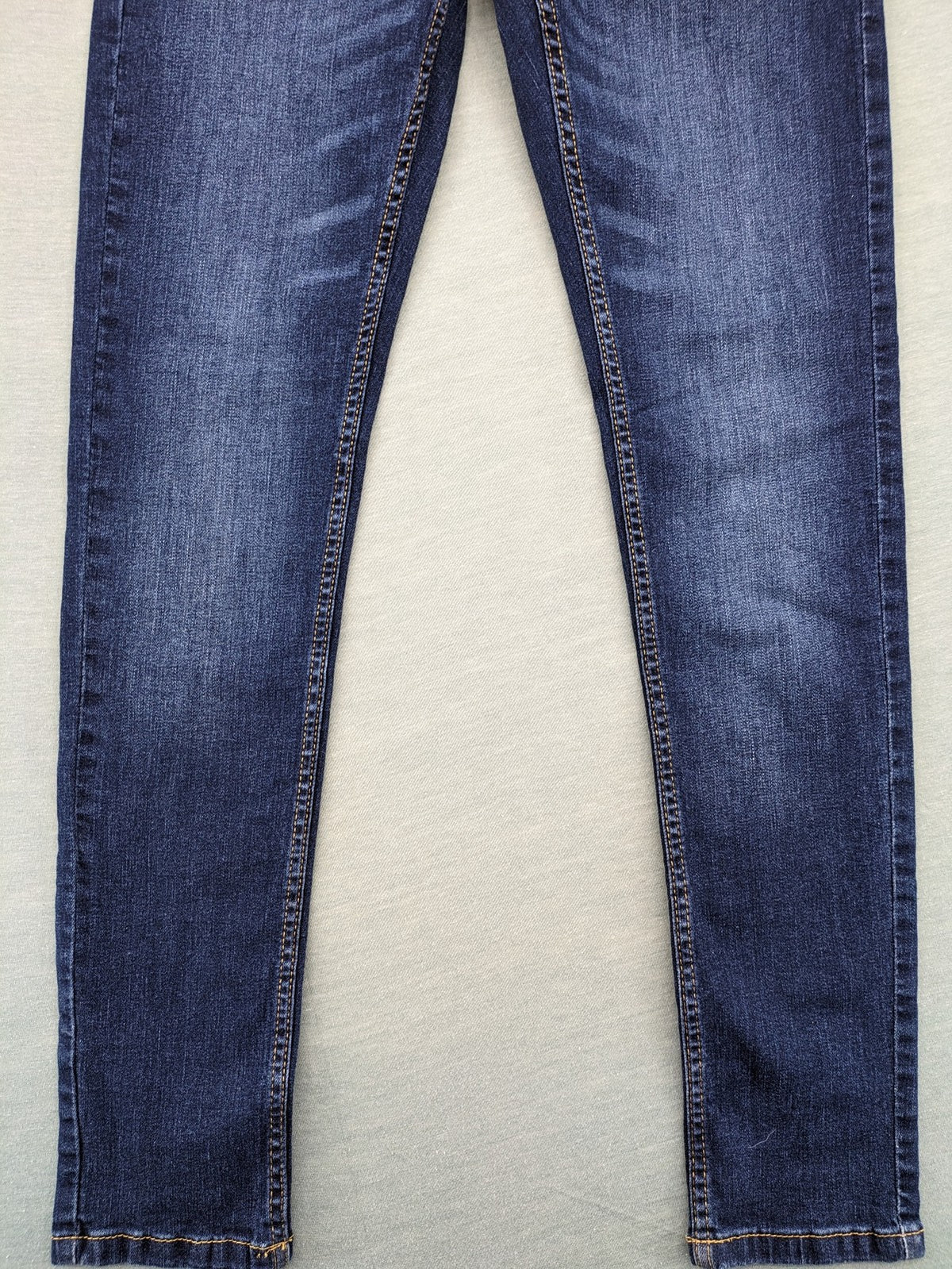 FSBN blue skinny jeans dark wash classic 5-pocket design with button closure