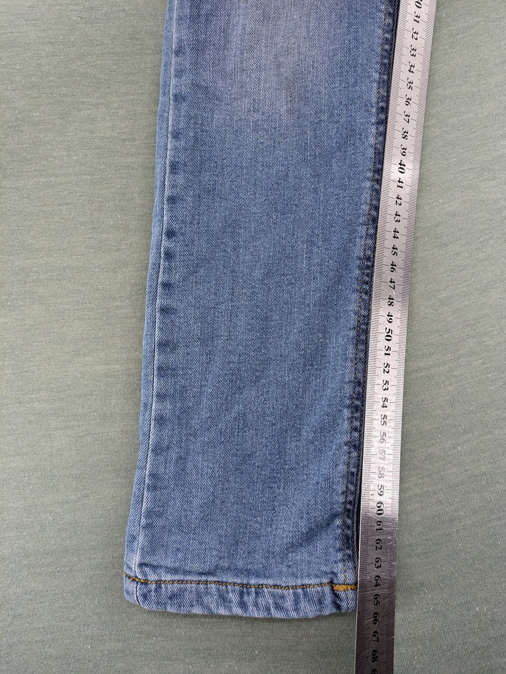 Alive blue straight jeans with classic cut, durable cotton-elastane blend, and button closure.