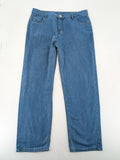 Straight Leg blue straight jeans high waist with classic denim material and button closure.