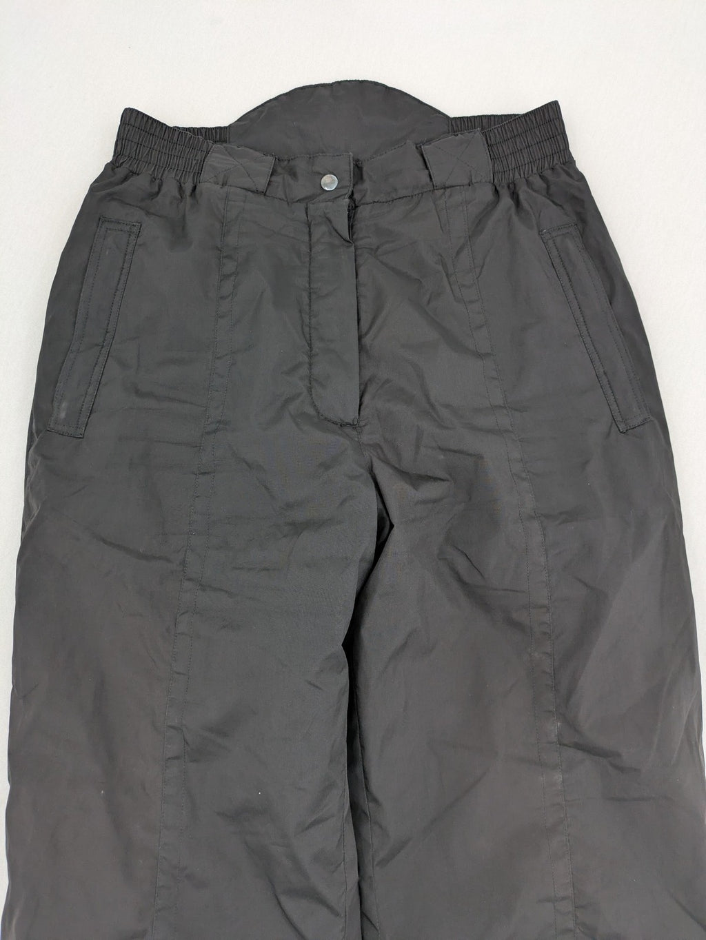 GEF black ski pants size 40, insulated, featuring zippered cuffs and snow gaiters.