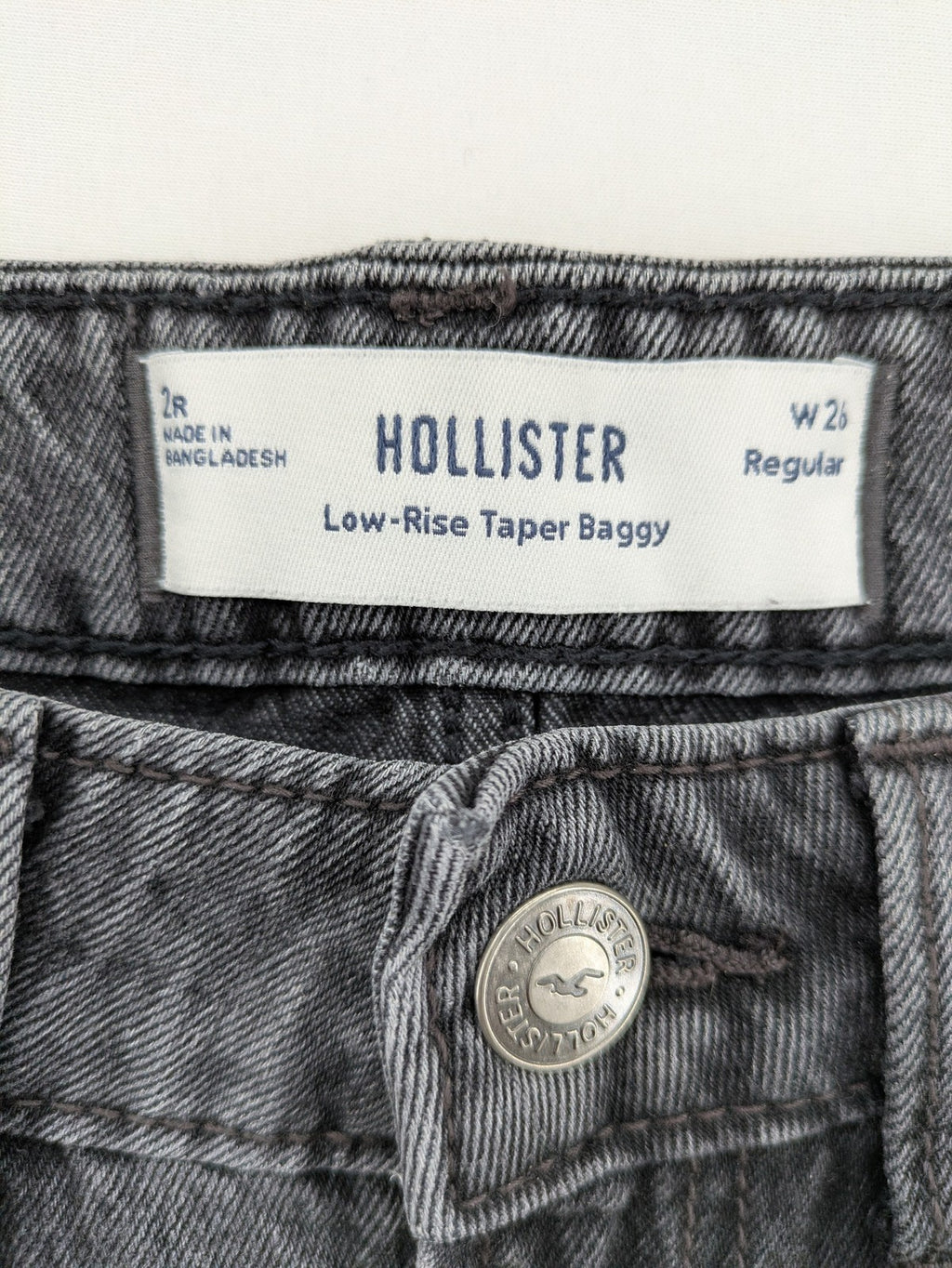 Hollister black tapered baggy jeans classic 5-pocket design with zipper and button closure.