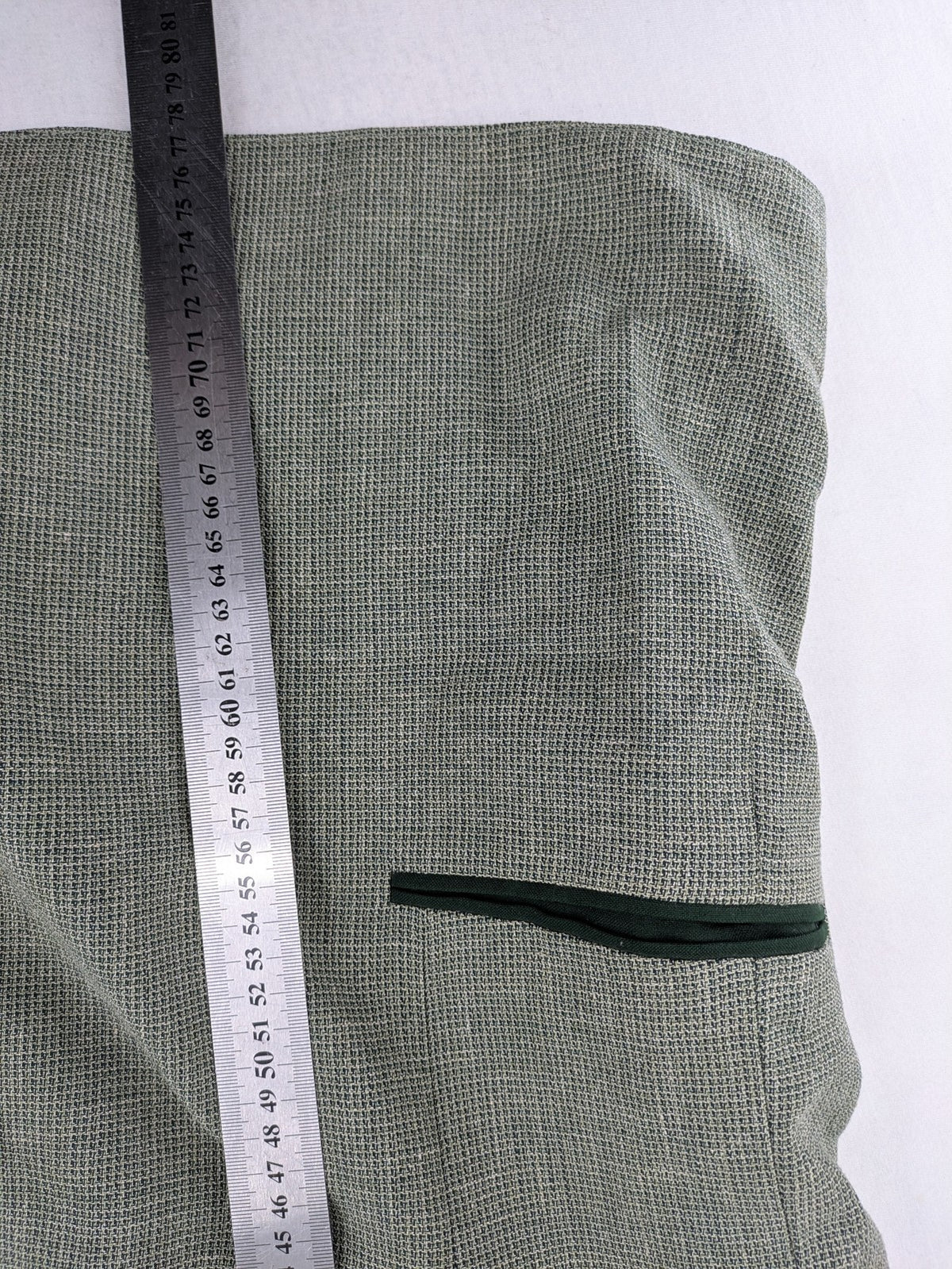 Traunsee Trachten green jacket with standing collar, decorative buttons, and premium wool-linen blend.