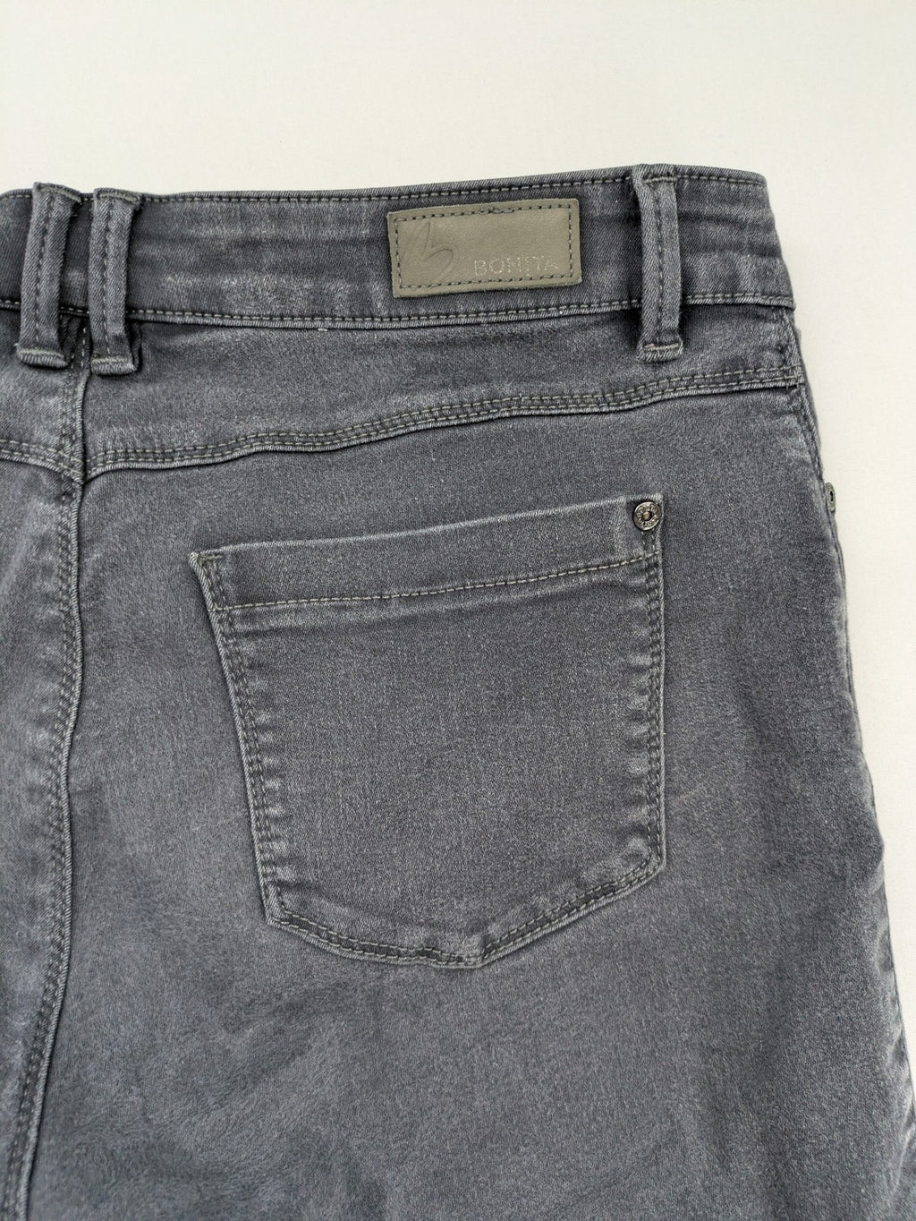 Bonita grey straight jeans 5-pocket style with stretch material and slim fit design.
