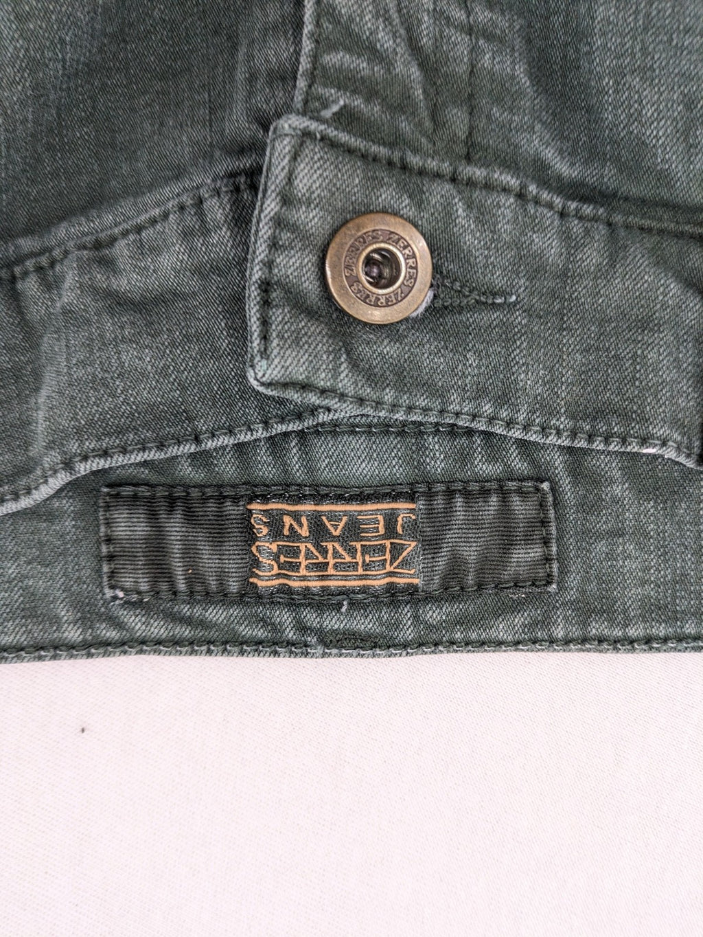 Zerres straight jeans dark green classic 5-pocket style with button and zipper closure.