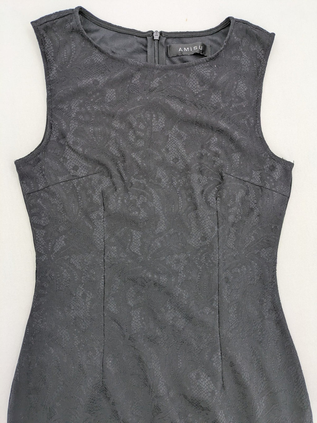 Amisu grey bodycon dress with jacquard pattern and sleeveless design.