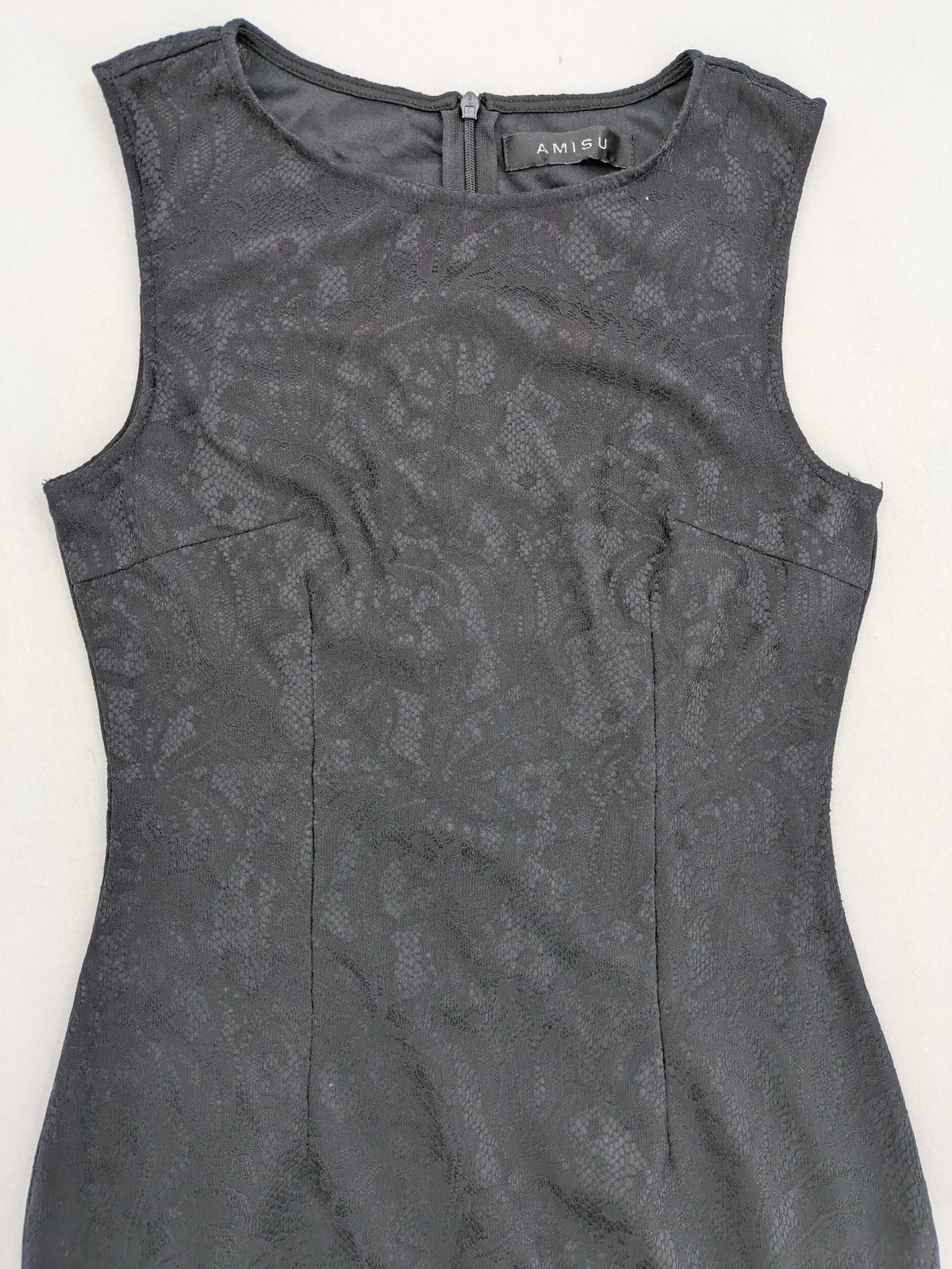 Amisu grey bodycon dress with jacquard pattern and sleeveless design.