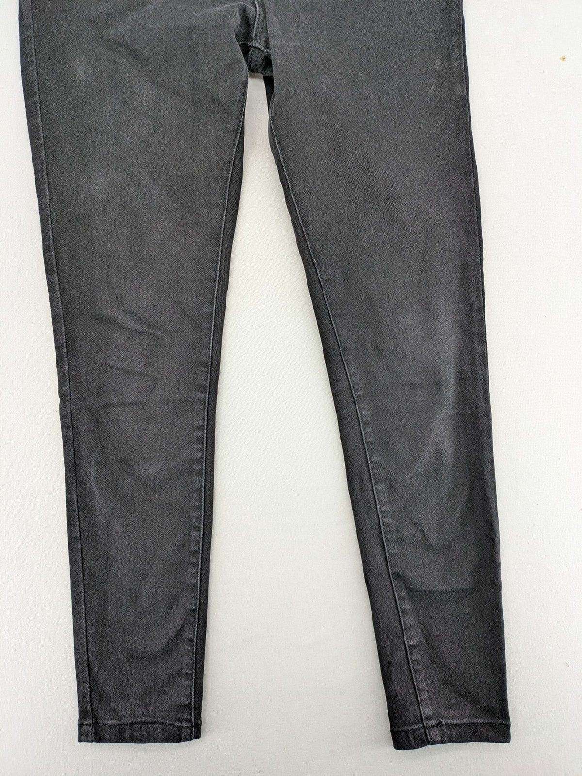 Primark grey skinny jeans 5-pocket style with logo and stretch cotton blend material.