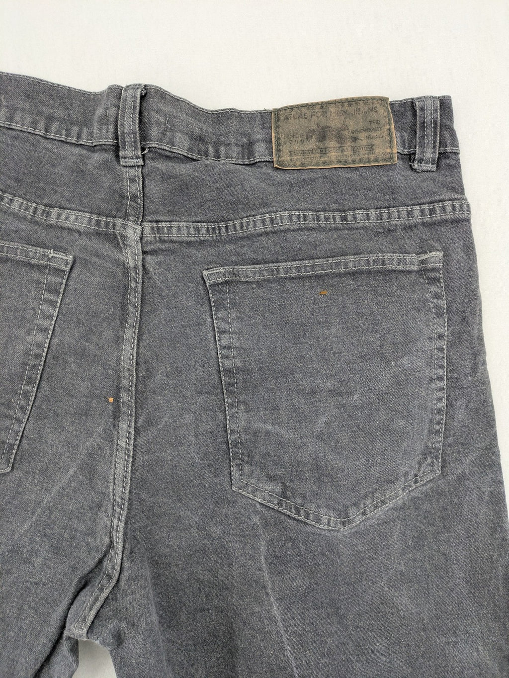 Atlas For Men grey straight jeans 5-pocket design with stretch material for comfort.