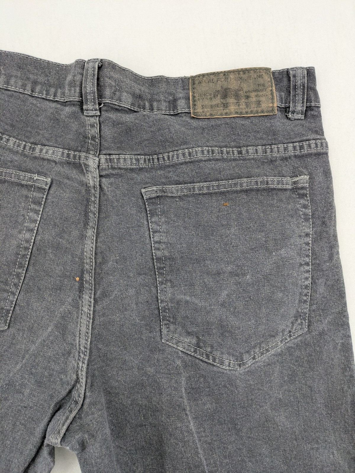 Atlas For Men grey straight jeans 5-pocket design with stretch material for comfort.