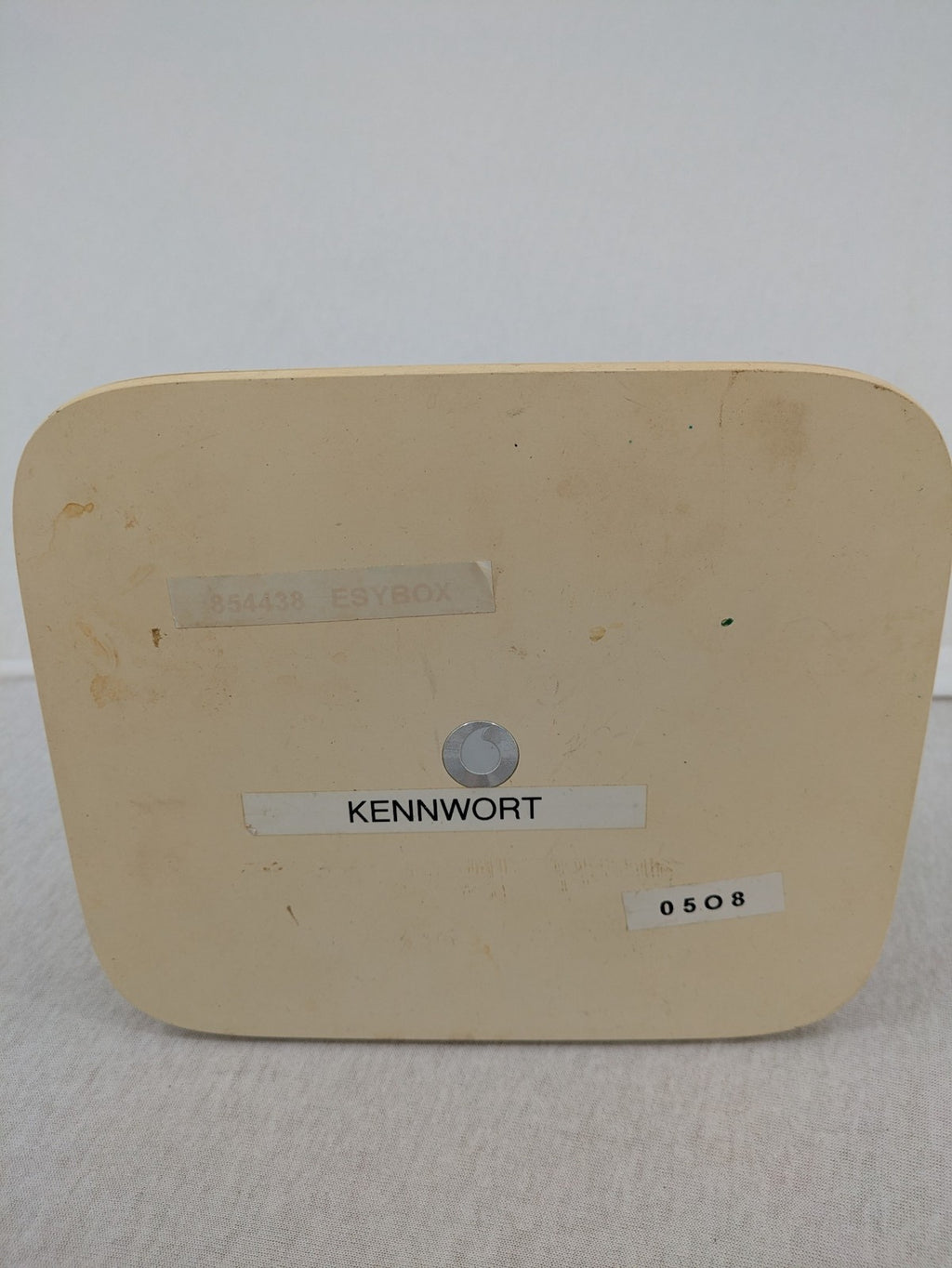 Vodafone beige wireless router EasyBox 804 with multiple LAN ports and DSL connection.
