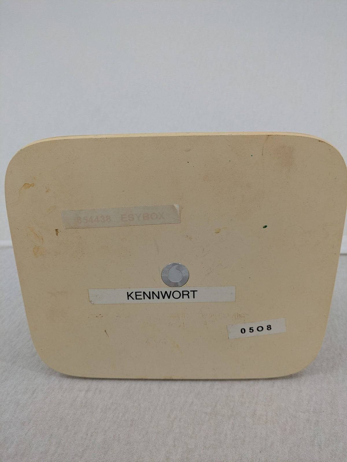 Vodafone beige wireless router EasyBox 804 with multiple LAN ports and DSL connection.
