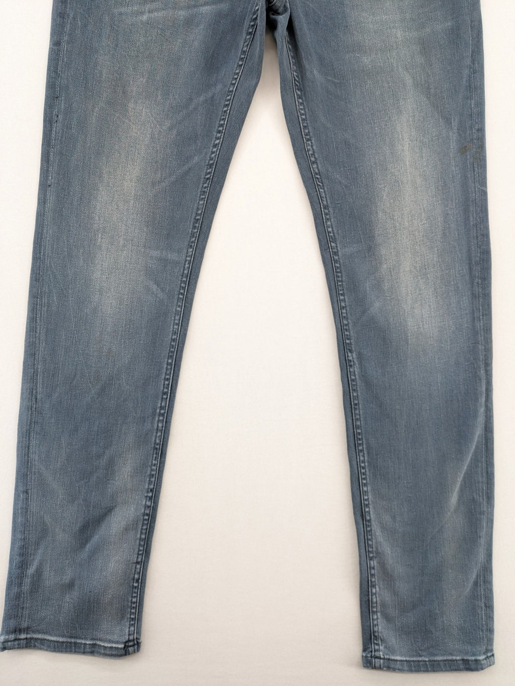 CAST IRON blue straight jeans Riser Slim Fit with classic button fly and casual wash.