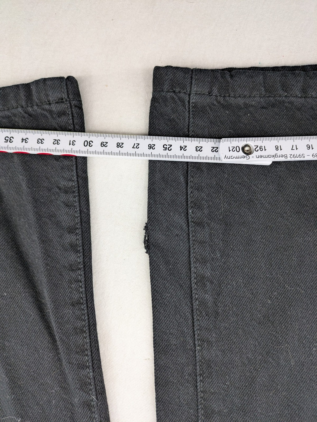 Bershka grey wide leg jeans high waist with classic 5-pocket design and button closure.