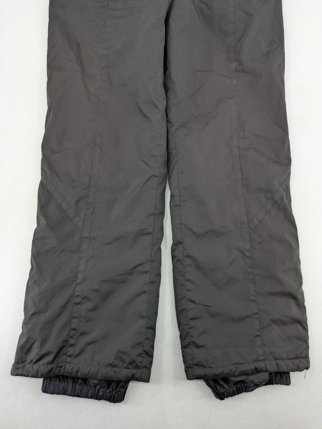 GEF black ski pants size 40, insulated, featuring zippered cuffs and snow gaiters.