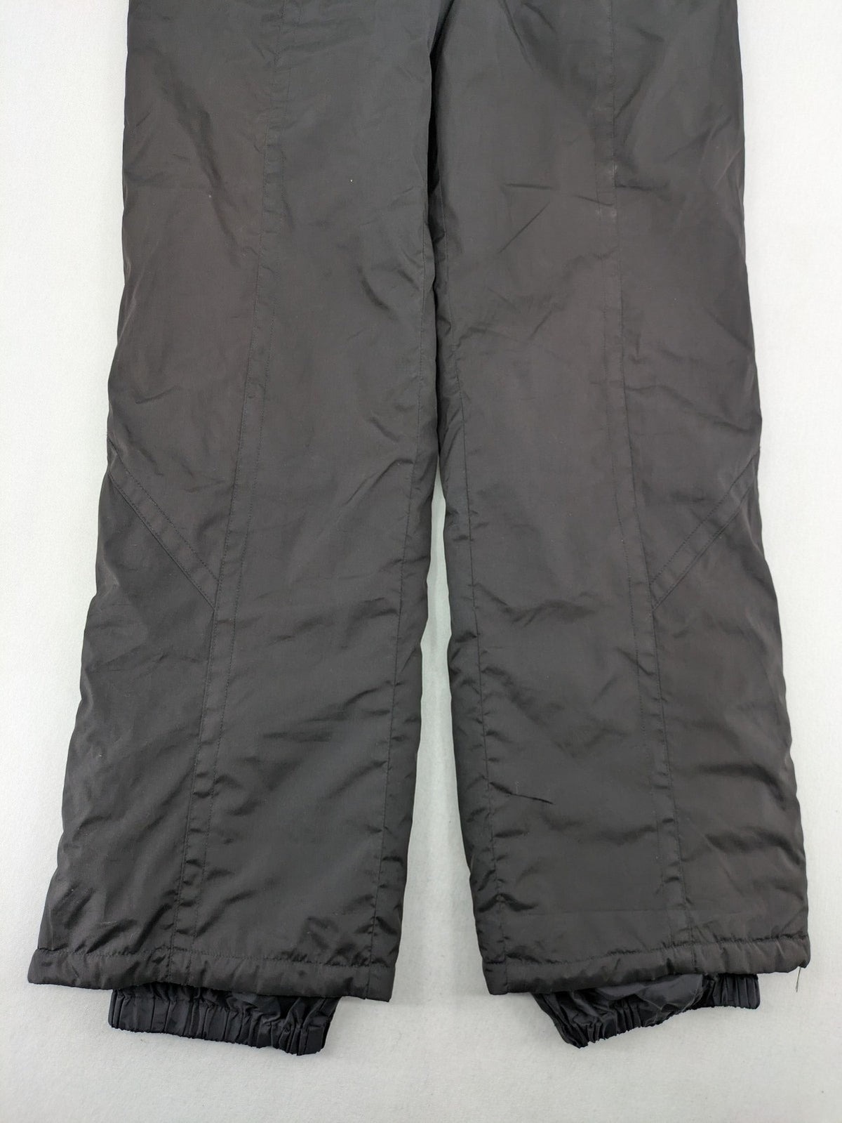 GEF black ski pants size 40, insulated, featuring zippered cuffs and snow gaiters.