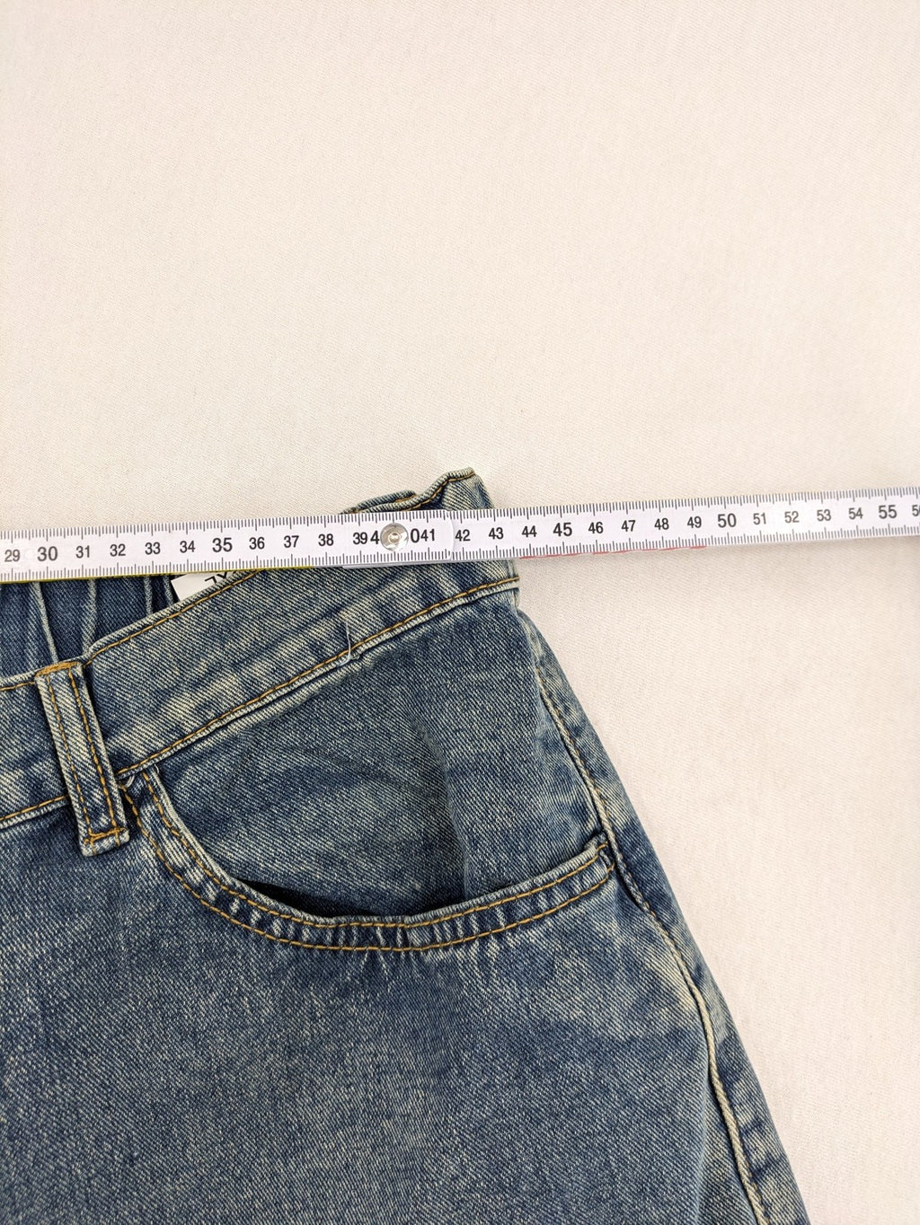 Baggy blue straight jeans wide leg with cargo pockets and elastic waistband.