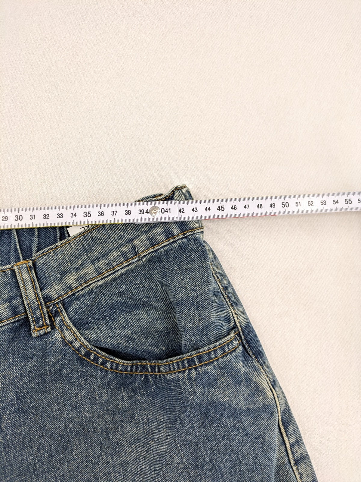 Baggy blue straight jeans wide leg with cargo pockets and elastic waistband.