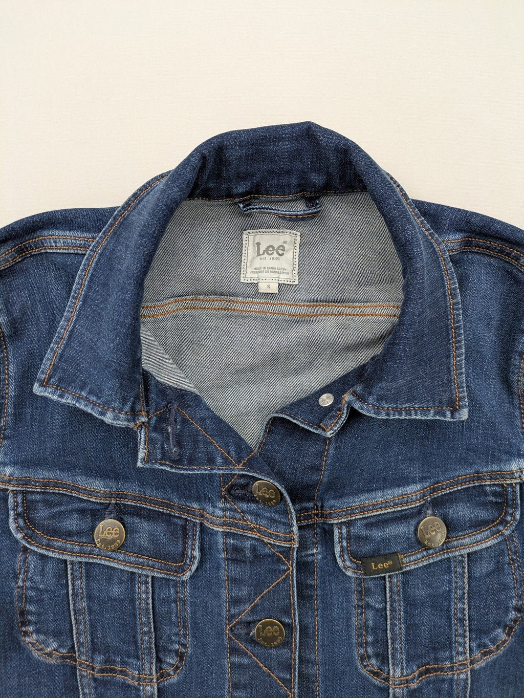 Lee blue denim jacket classic slim fit with button closure and chest pockets