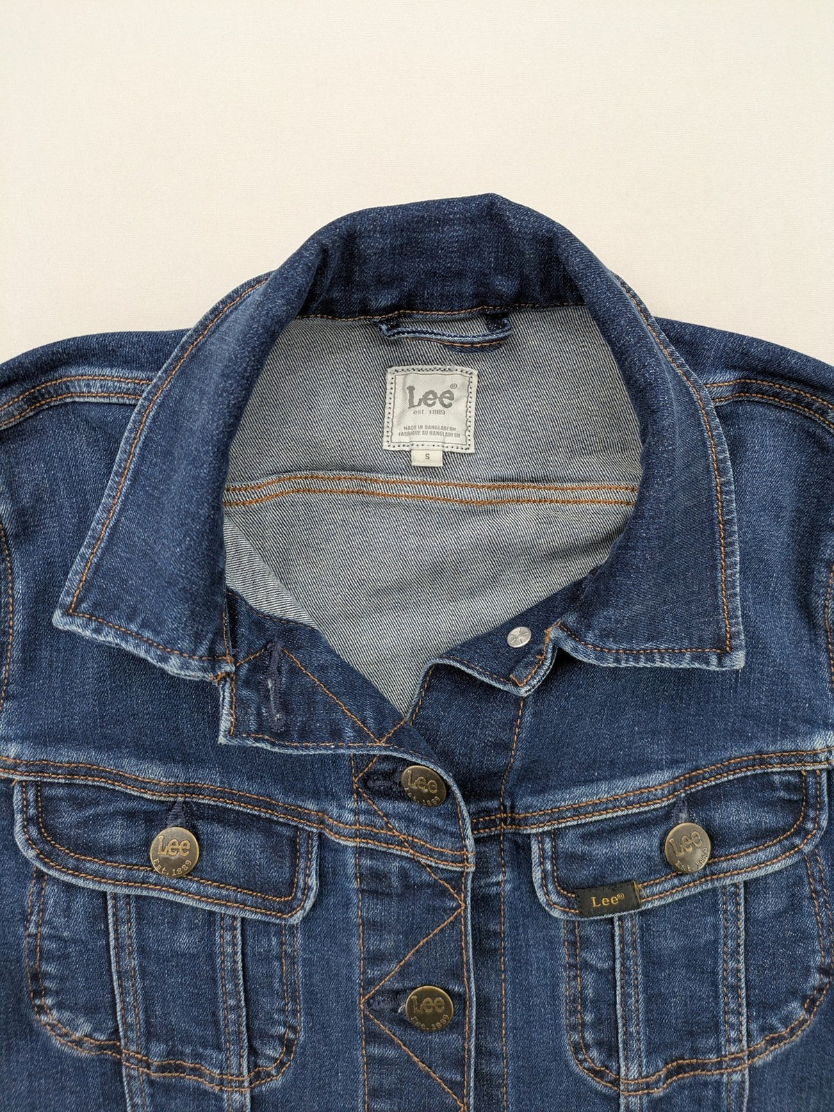 Lee blue denim jacket classic slim fit with button closure and chest pockets