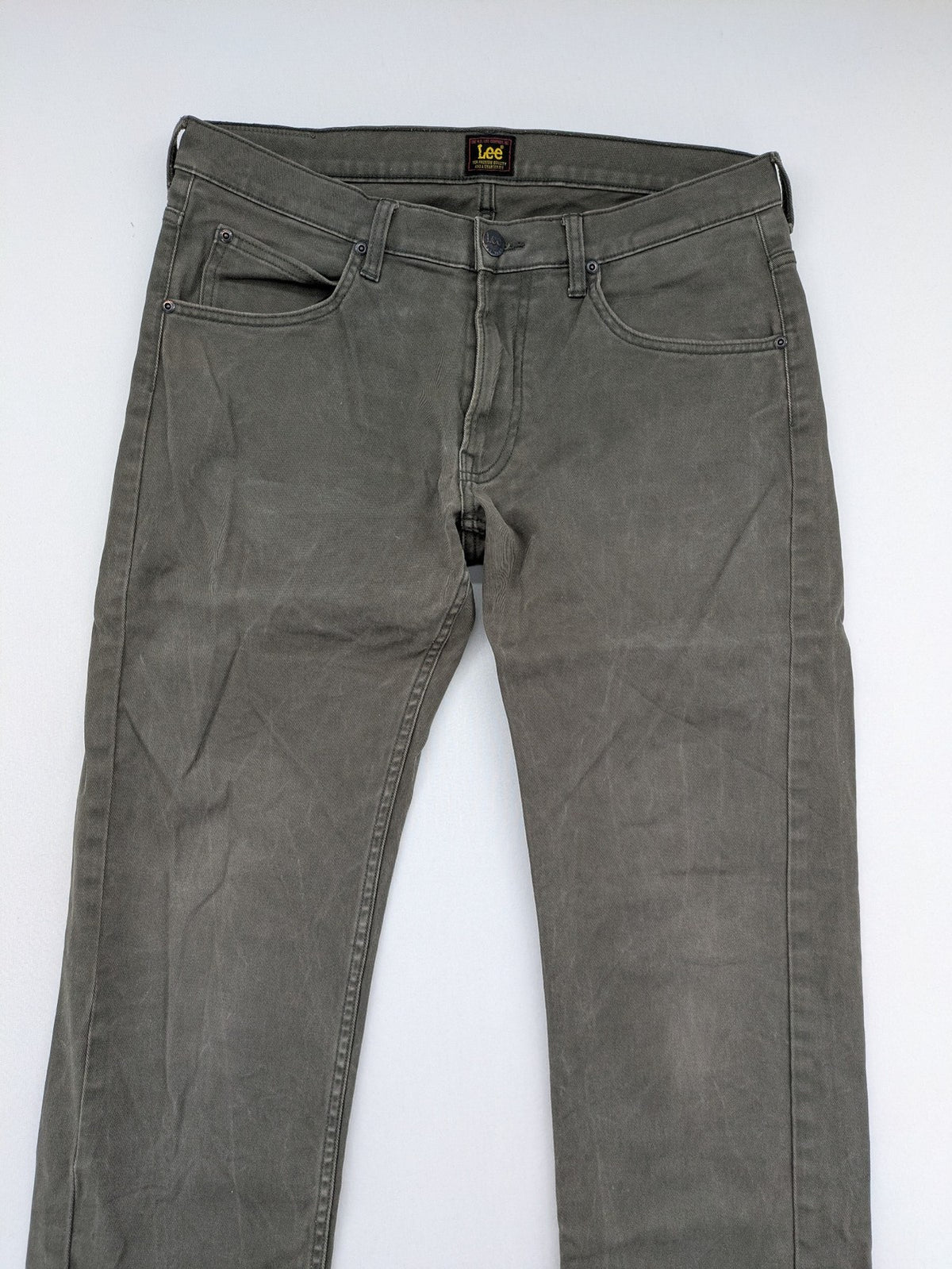 Lee straight jeans grey cotton-stretch fabric with classic design and zip fly.