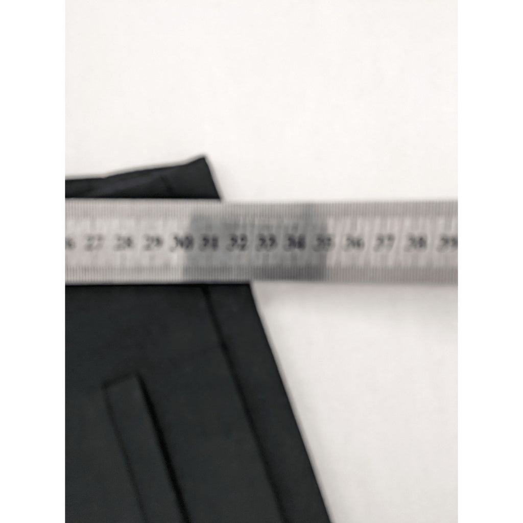 Zara black high-waist pants with concealed zipper, hook and button closure, elegant design.