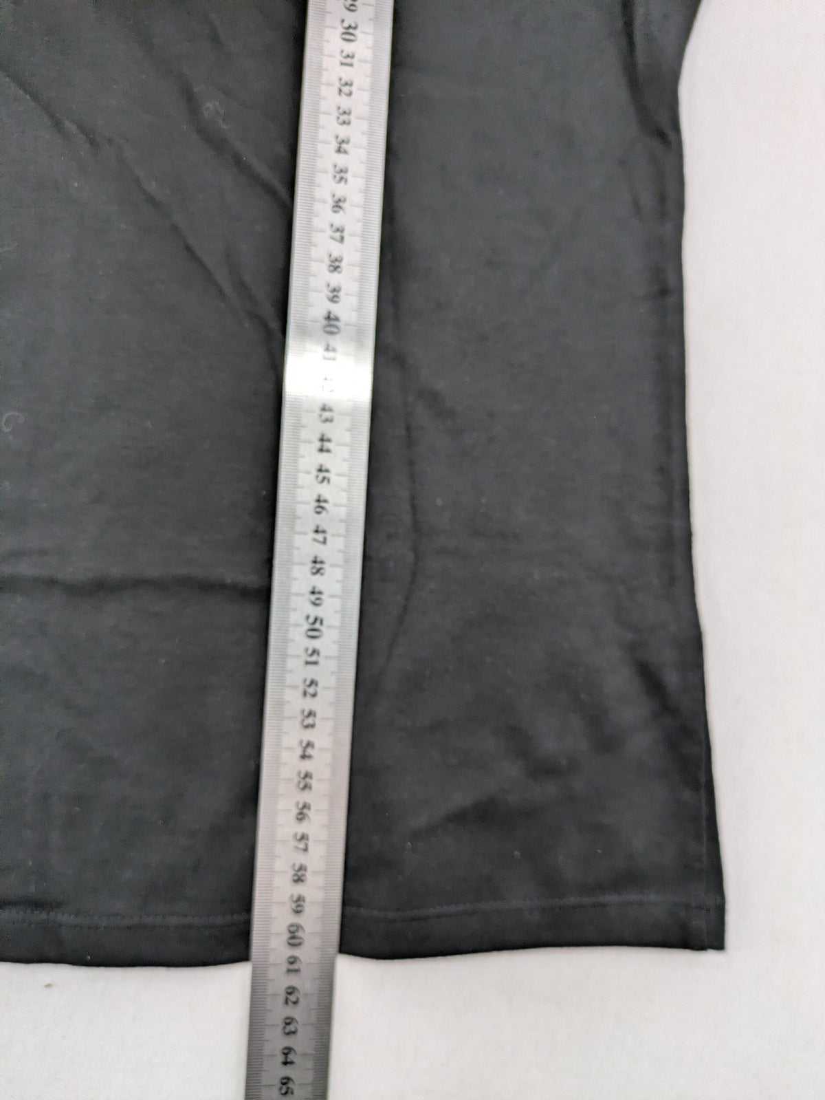 Roly black t-shirt with green Katseye graphic print and logo, 100% cotton.