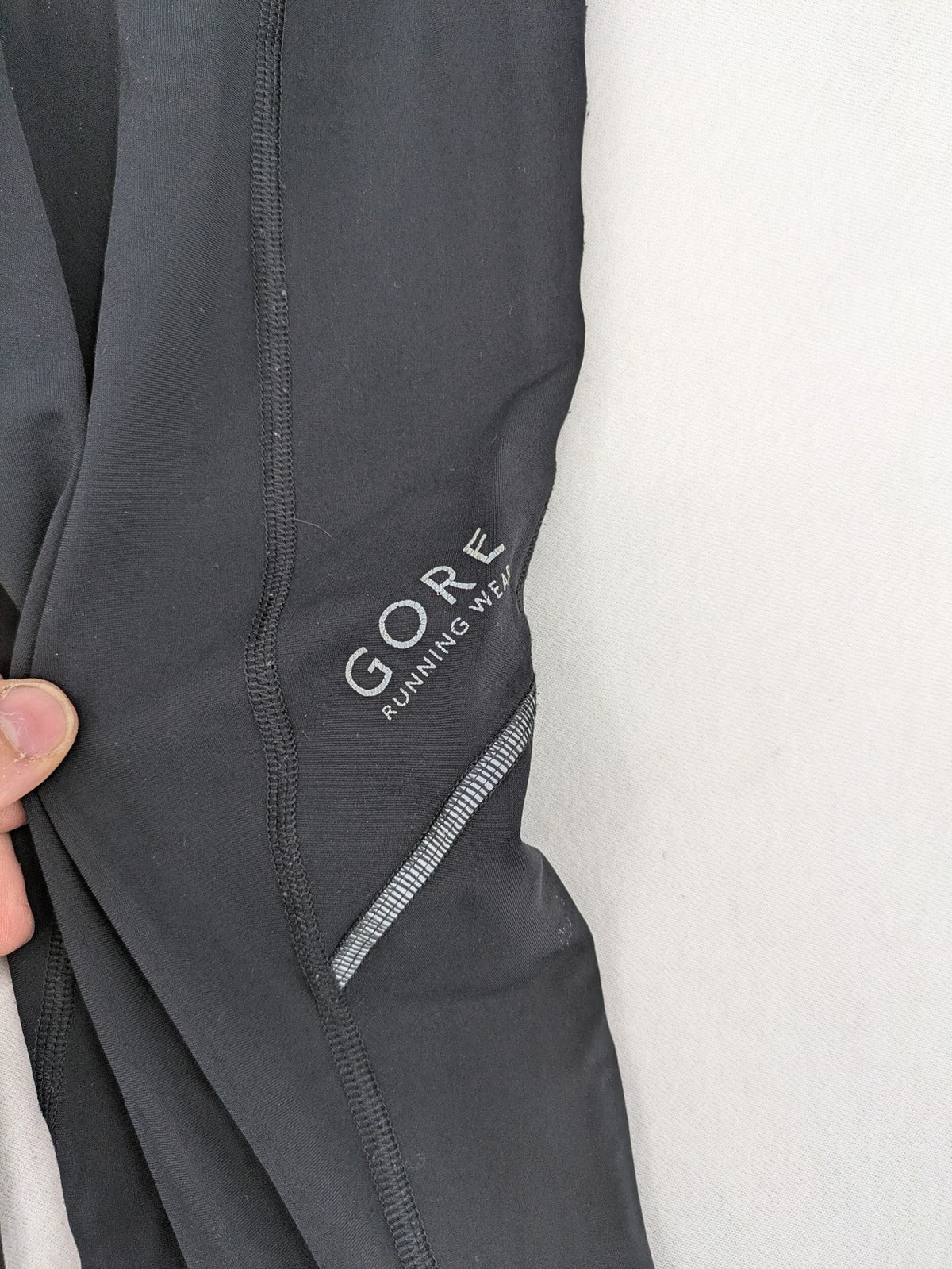 GORE RUNNING WEAR black bicycle tights with reflective details and zippered ankle openings.