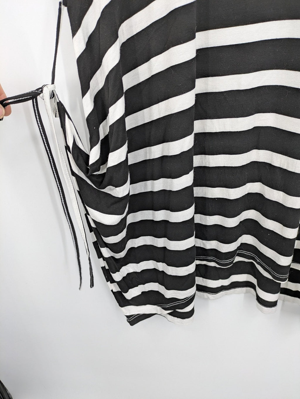 perfekt striped T-shirt dress black white side gathering soft viscose material