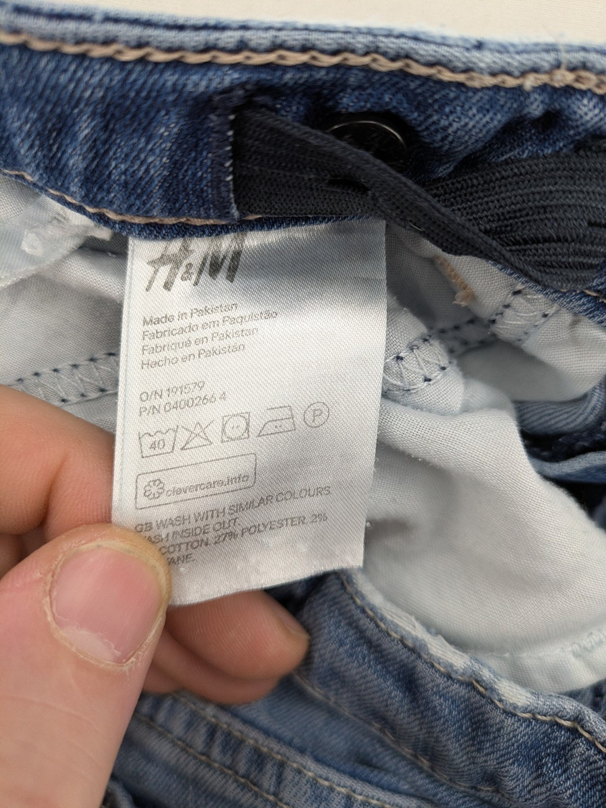 H&M blue bootcut jeans size 146, medium wash, stretch denim material.