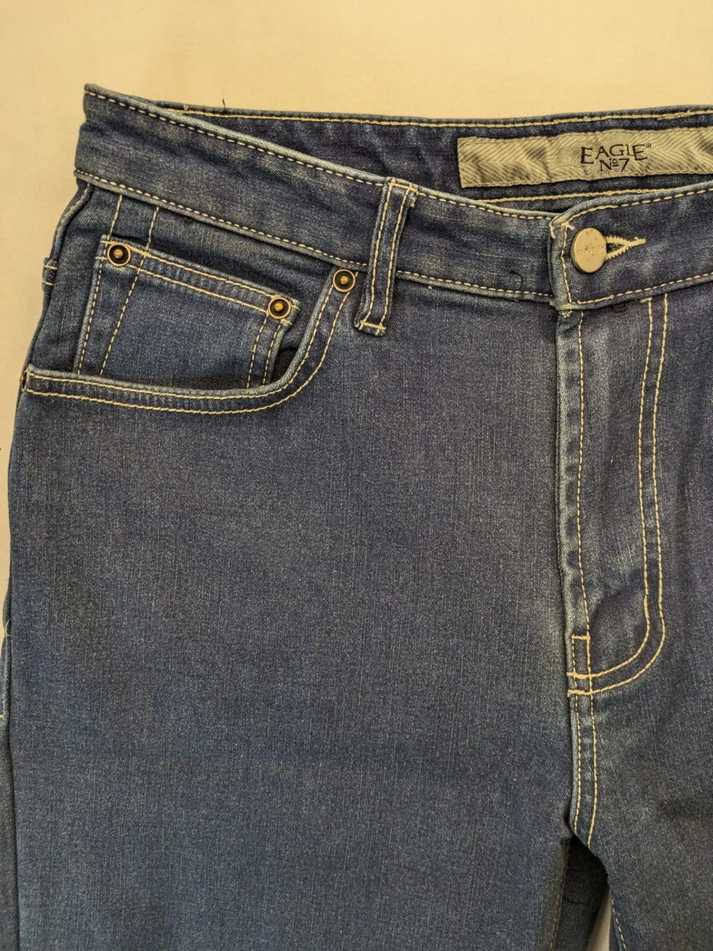 Eagle N°7 blue straight jeans with five-pocket design and soft thermal lining.