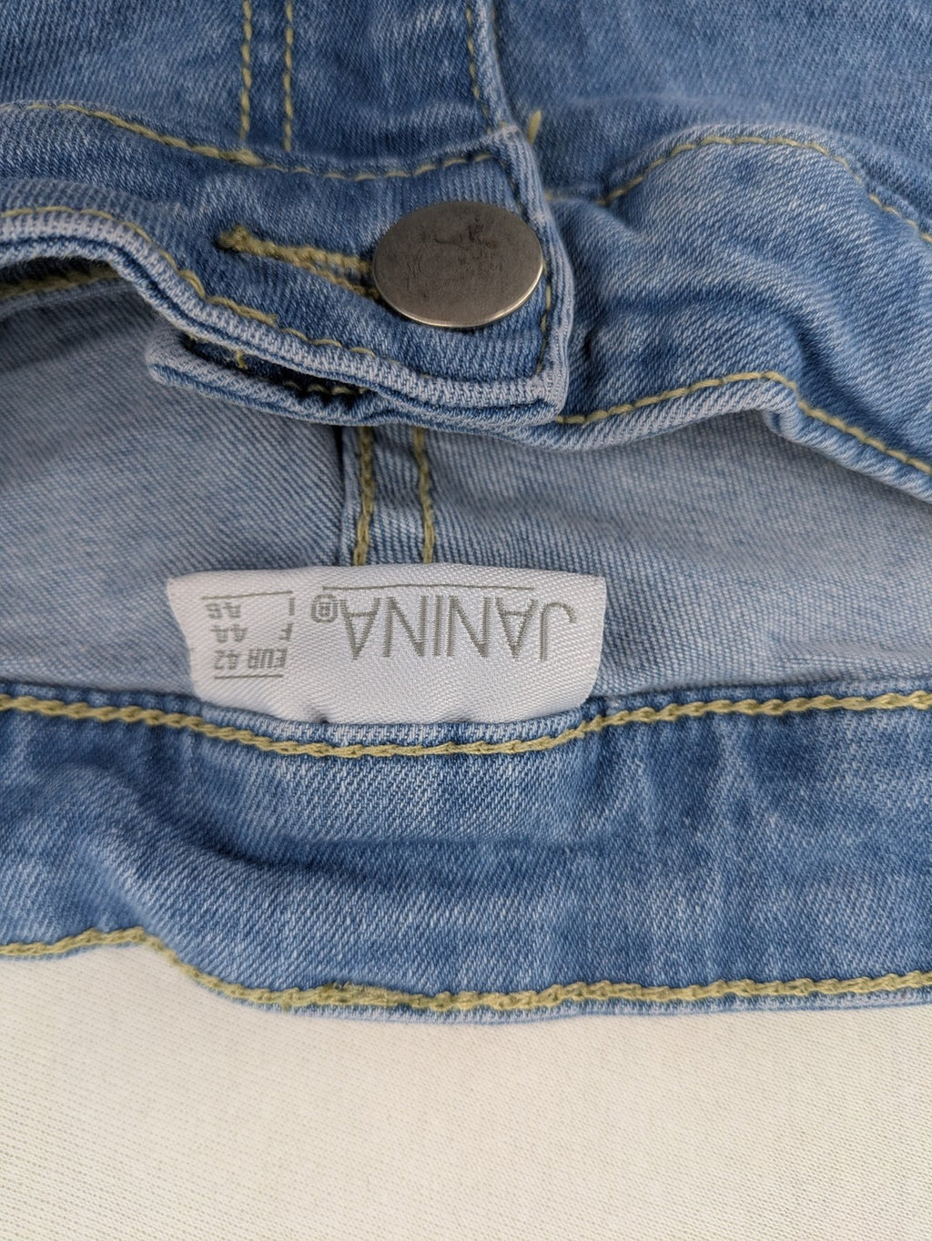Janina blue skinny fit jeggings with elastic waistband and angled front pockets.