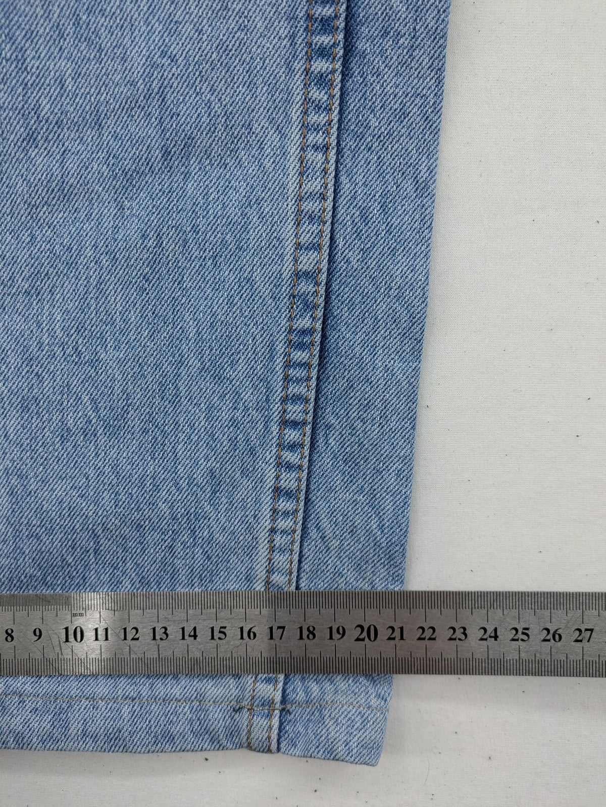Carrera straight jeans light blue vintage stonewash, button fly, 5-pocket design, logo patch.