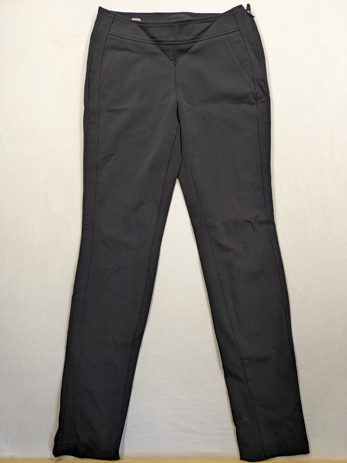Sportalm Kitzbühel grey pants slim fit with embroidered back pockets and side zipper.