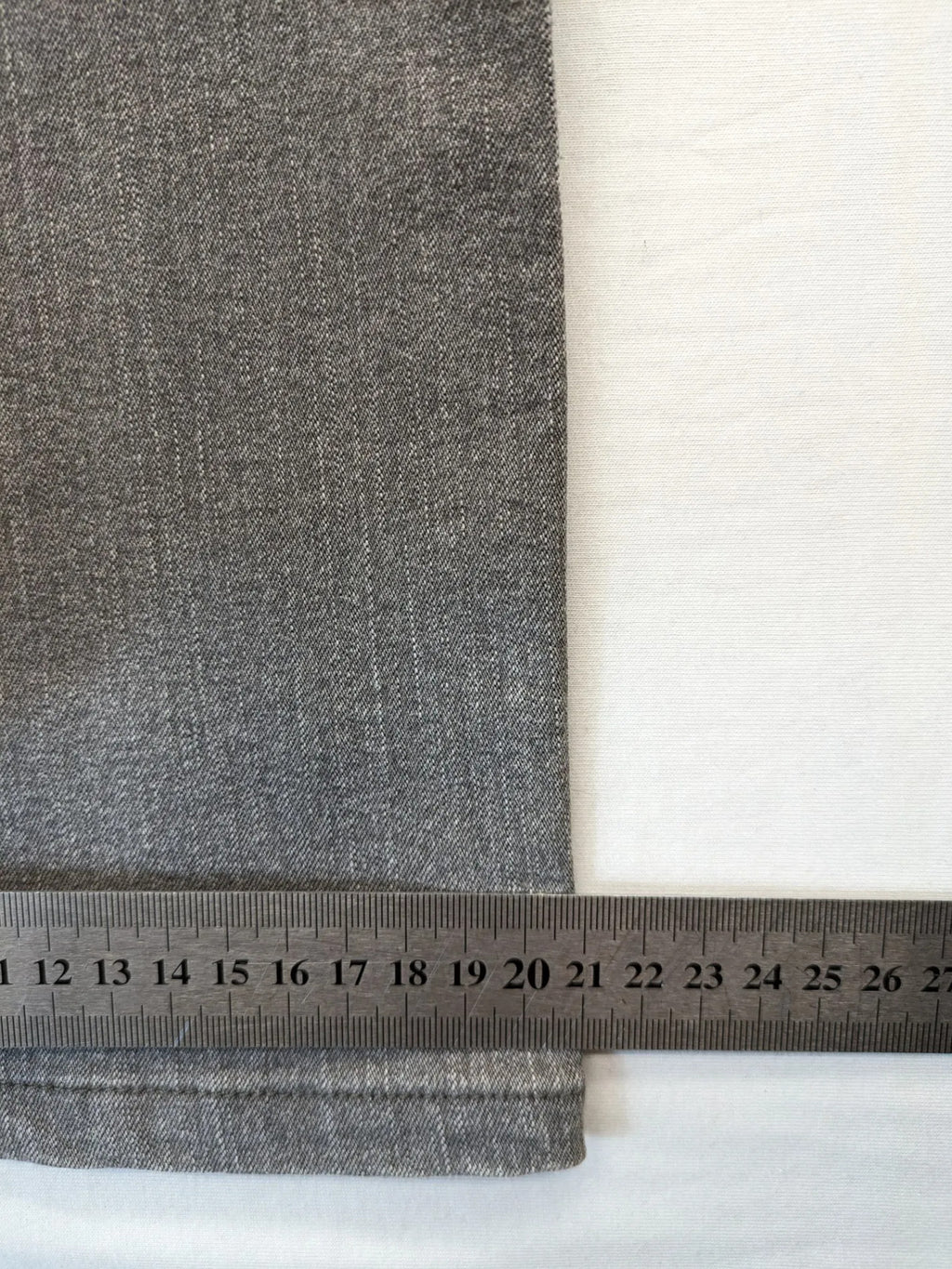 Charles Vögele grey straight leg jeans five-pocket design with zipper, stretch material.