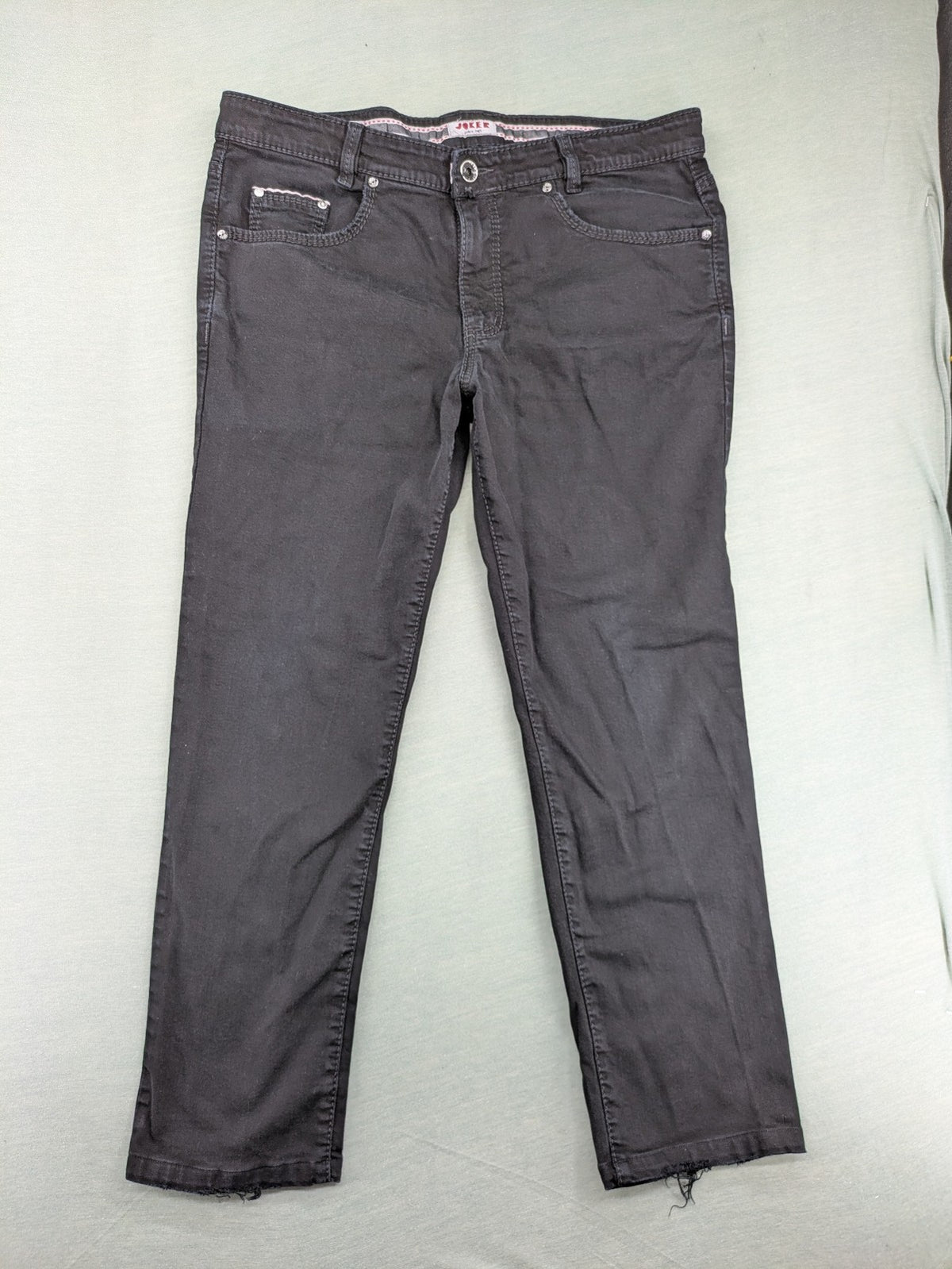 Joker grey straight jeans with double saddle stitch detail and classic 5-pocket design.