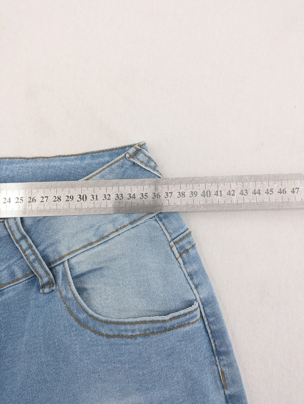 Straight Leg blue straight jeans high waist with unique double button closure.