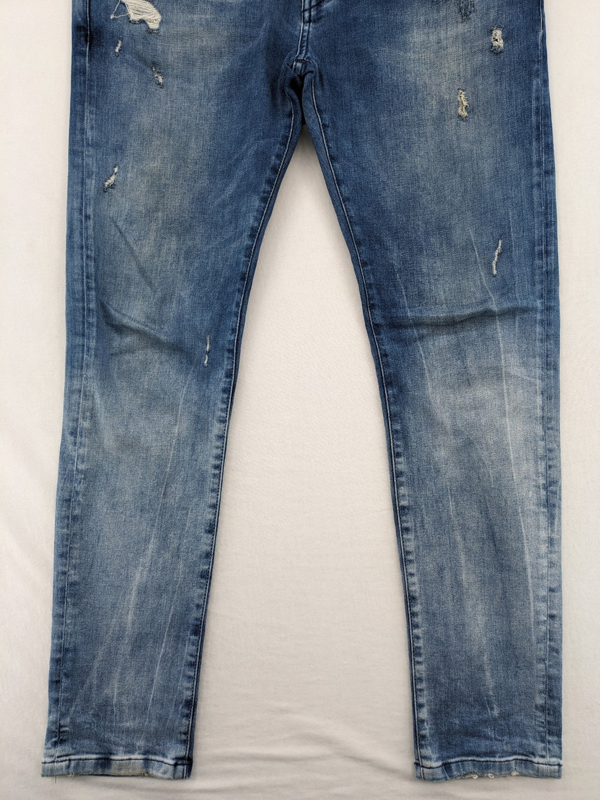 W32 blue straight jeans distressed details tapered fit button fly design