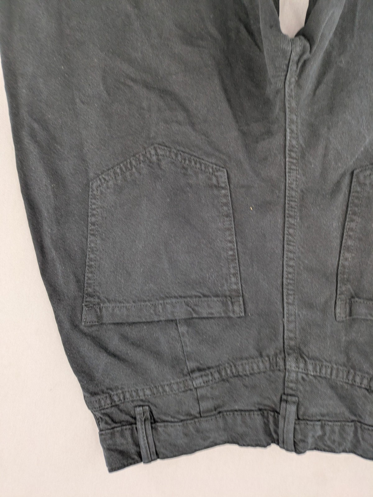 Bershka grey wide leg jeans high waist with classic 5-pocket design and button closure.
